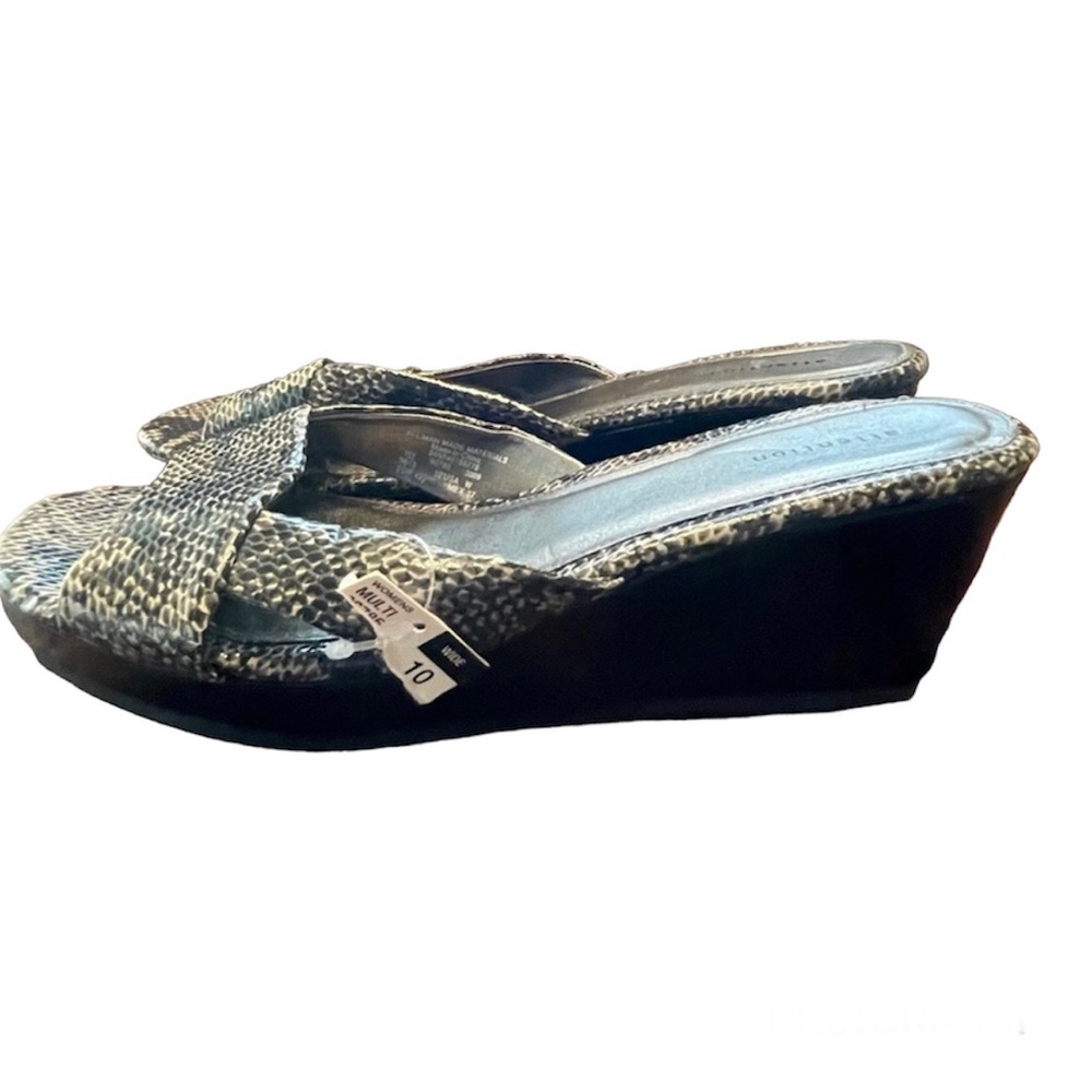 Attention Snakeskin Style 2.5” Heeled Open Toe Sandals - Size 10 - Picture 5 of 8